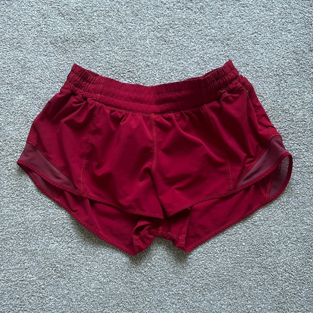 Lululemon hotty hot low rise 2.5 inseam shorts